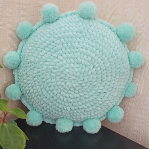 Coussin rond vert menthe à pompons, coussin rond en peluche, coussin à pompons, coussin au crochet, coussin à pompons pour bébé, coussin pour chambre d'enfant