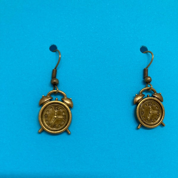 Boucles d’oreilles horloge, Boucles d'oreilles fantaisies, boucles d'oreilles originales, boucles d'oreilles reveils, réveils, horlogerie