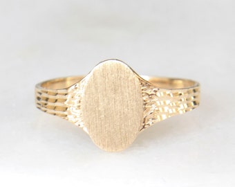 10k Gold Signet Ring | SOLID 10 KARAT Yellow Gold | Small Dainty Minimalist Stackable Engravable Custom Pinky Oval Signet Ring menkDÜKE