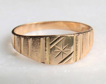 22k Yellow Gold Star Signet Ring | Vintage Solid Gold | Size 7.5 | Rectangle Diamond Cut Star Unisex Unique Ring | Birthday Graduation Gift