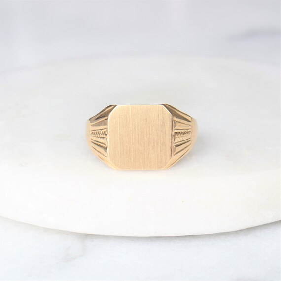 Mens Big look mariner ring in 10K Yellow Gold