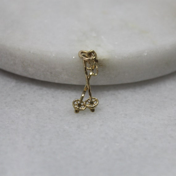 10k Diamond-cut Skier Charm