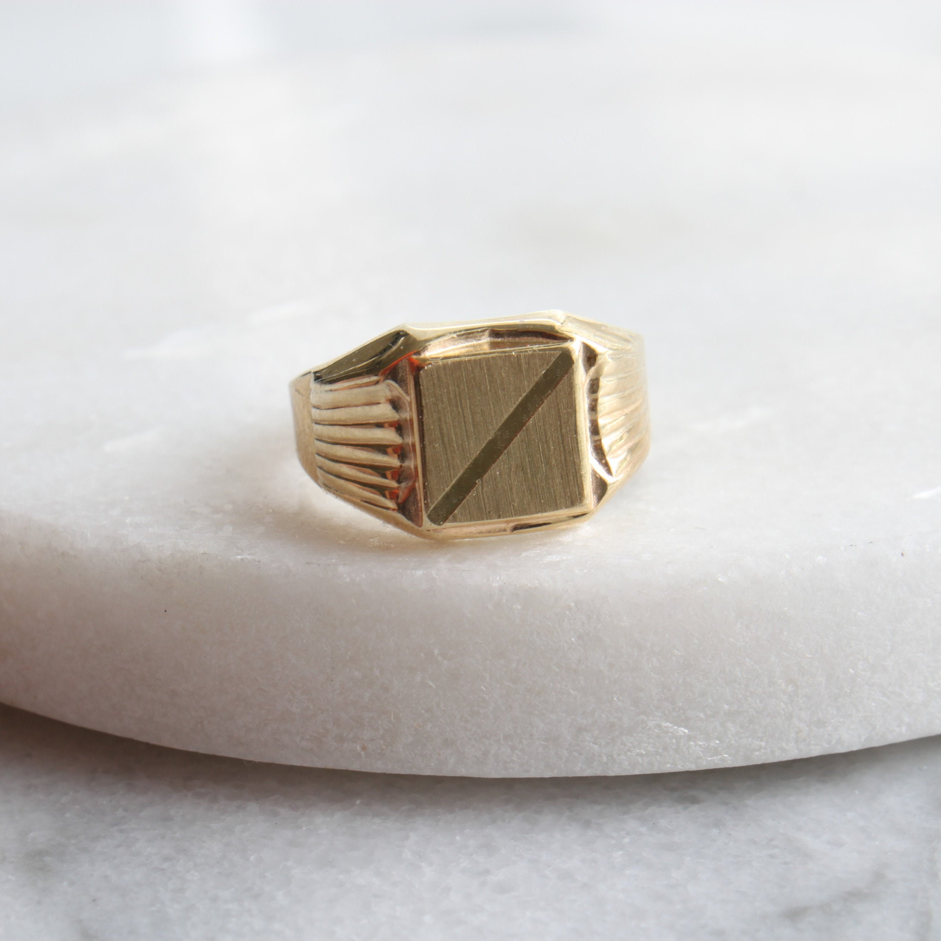 10k Square Stripe Signet Ring | MenkdÜke Solid Real Gold Simple