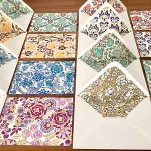 Conjunto de três cartões postais e envelopes de papel italiano misto