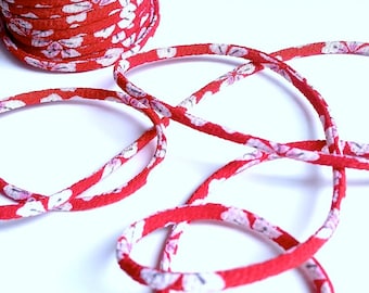 Cordons japonais 3mm , Chirimen, motif Fleurs de cerisier, rouge (C3009-3)