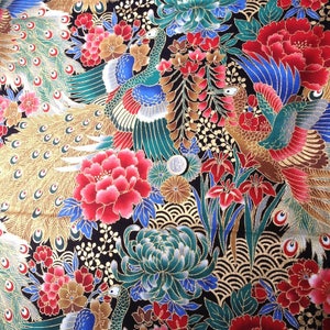 Tissu japonais, motif traditionnel , grand fleur et paon , fond noir, coton 110cmx50cm 252B image 2