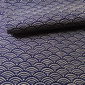Tecido japonês, padrão tradicional SEIGAIHA (onda), azul marinho, fundo bege, algodão 110ｘ50 (246)