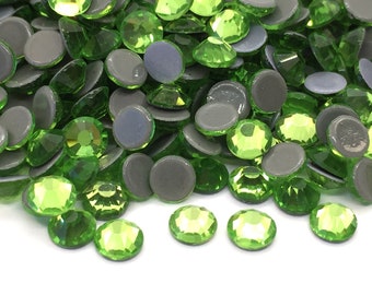 PERIDOT GREEN iron-on hotfix rhinestones - High quality rhinestones - Glass rhinestones 2mm to 6mm - Rhinestone wholesaler - Small and large quantities