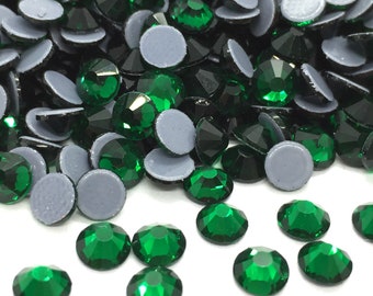 EMERALDGROEN hotfix opstrijkbare strass steentjes - Glazen strass steentjes 2mm t/m 6mm - Strass groothandel - Kleine en grote aantallen