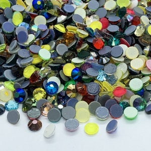 Strass Termoadesivi MULTICOLOR - Strass in vetro da 2mm a 6mm - Grossista strass - Piccole e grandi quantità