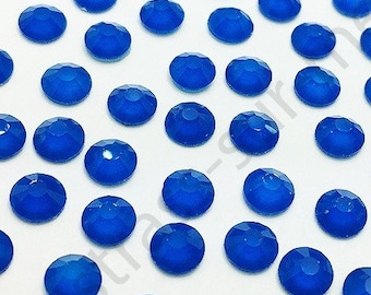 BLUE FLUO iron-on hotfix rhinestones - Fluorescent under black UV lamp - Rhinestone wholesaler - Small and large quantities