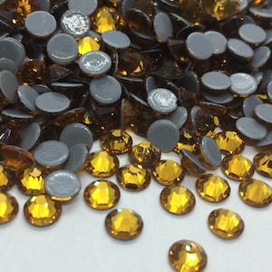 Strass termoadesivi TOPAZE - Strass in vetro da 2 mm a 6 mm - Grossista di strass - Piccole e grandi quantità