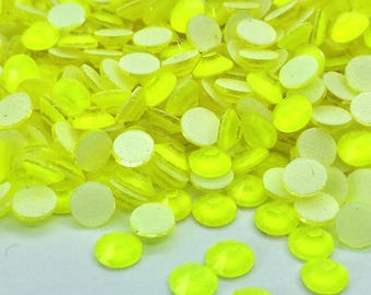 Cristales fluorescentes redondos de color amarillo - FLUORESCENTES bajo lámpara UV - 2 mm, 3 mm, 4 mm, 5 mm, 6 mm - Cristales para decoración del hogar