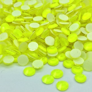 Strass hotfix giallo fluorescente, fluorescenti sotto la lampada UV nera! Strass di alta qualità - Piccole e grandi quantità