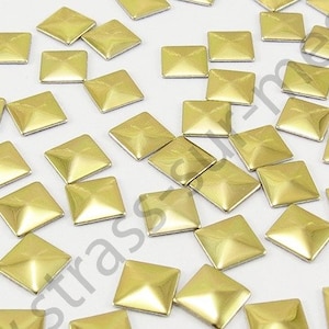 Quadrato termoadesivo con strass - ORO - Quadrato in metallo termoadesivo - Grossista strass - Piccole e grandi quantità