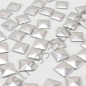 Quadrato strass termoadesivo - ARGENTO - Quadrato in metallo termoadesivo - Grossista strass - Piccole e grandi quantità