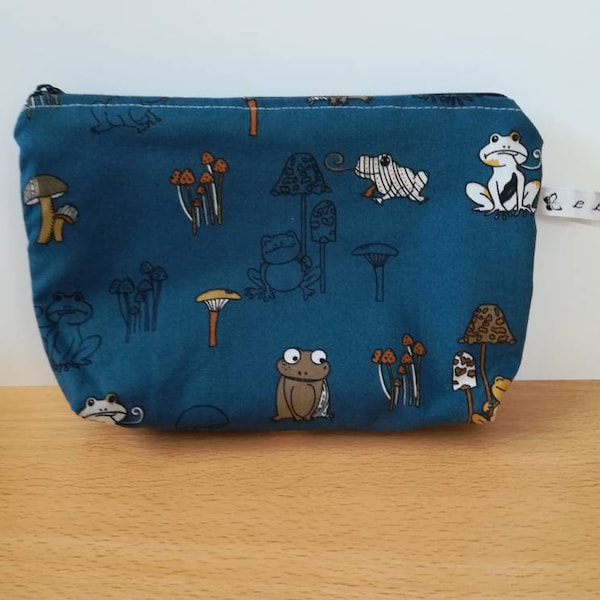 Trousse en tissu bleu motifs grenouilles