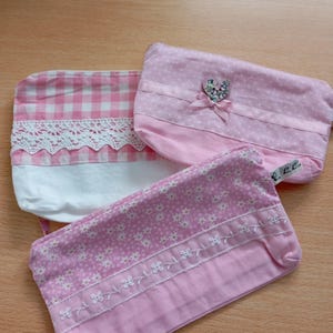 Trousse écolier ou pochette rose avec dentelle et ruban