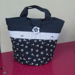 bag, basket in navy blue and white cotton fabric with navy anchor image 4