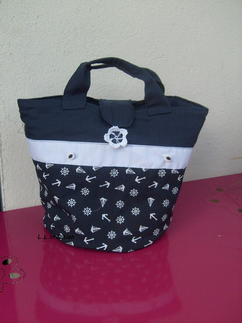 bag, basket in navy blue and white cotton fabric with navy anchor image 4