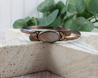 Copper Bangle, Hand Forged Copper Bracelet with Natural Shell. Size 21cms