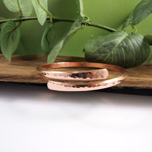 Copper Overlap Bangle, 5mm Wide Hammered Copper Bangle, Stacking Bangle Bracelet. BoHo Style