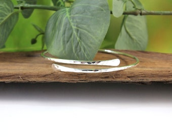 Sterling Silver Bangle Bangle, Narrow Overlap Design Bracelet, Minimalist,  Hammered Recycled Silver Bracelet. Available in 4 Sizes