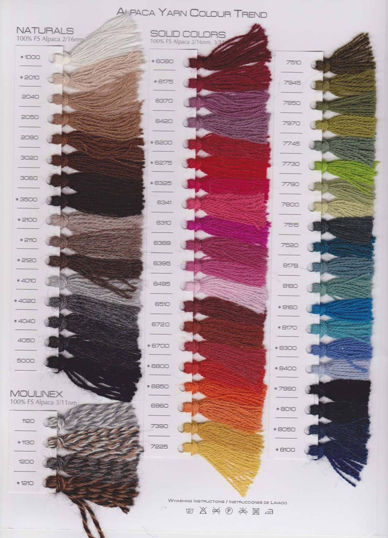 Pode incluir: Carta de cores de fio de alpaca com amostras de diferentes cores. A carta inclui cores naturais, cores s&oacute;lidas e cores moulin&eacute;. A carta est&aacute; etiquetada com os n&uacute;meros de cor e o tipo de fio.