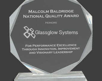 Nagroda z przezroczystego kryształu 8" na podstawie w kształcie cokołu | Znakowana laserowo | Możliwość personalizacji