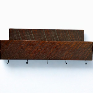 Reclaimed Red Oak Key Holder – Rustic Wall Mounted Organizer with Hooks – Handmade Barnwood Entryway Storage, USA Made