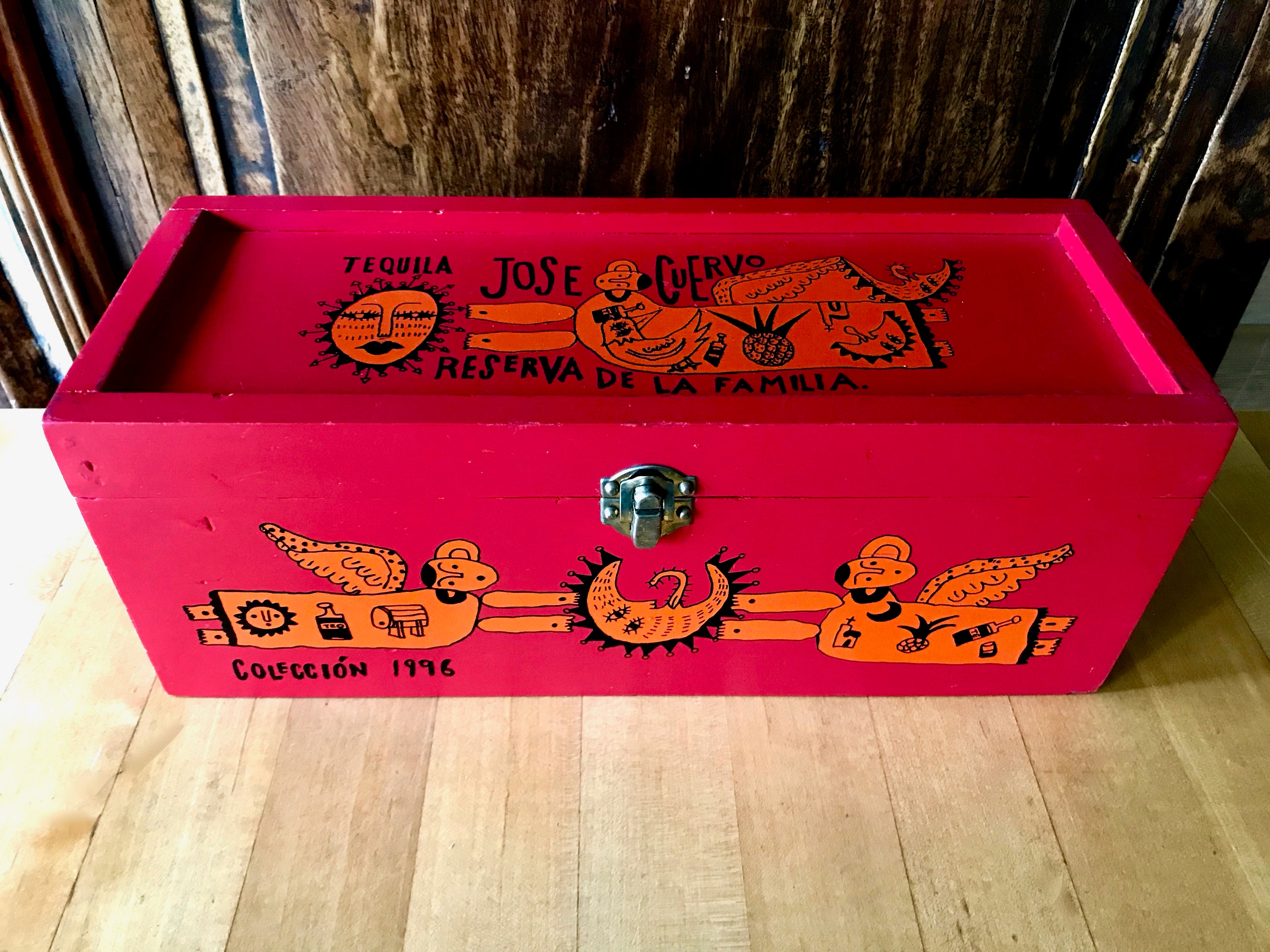 〘古酒〙 花雕酒　ワイン　台湾産　インテリア　コレクション　ビンテージ　匿名配送 Rare Reserva De La Familia Jose Cuervo Tequila 1996