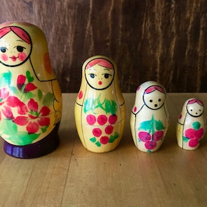 Vintage Traditional Matryoshka Wooden Nesting Dolls Set of 5