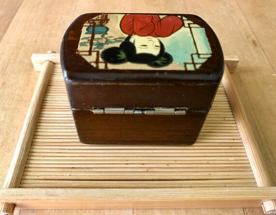 Small Vintage Wooden Hinged Box with Hand Painted… - image 3