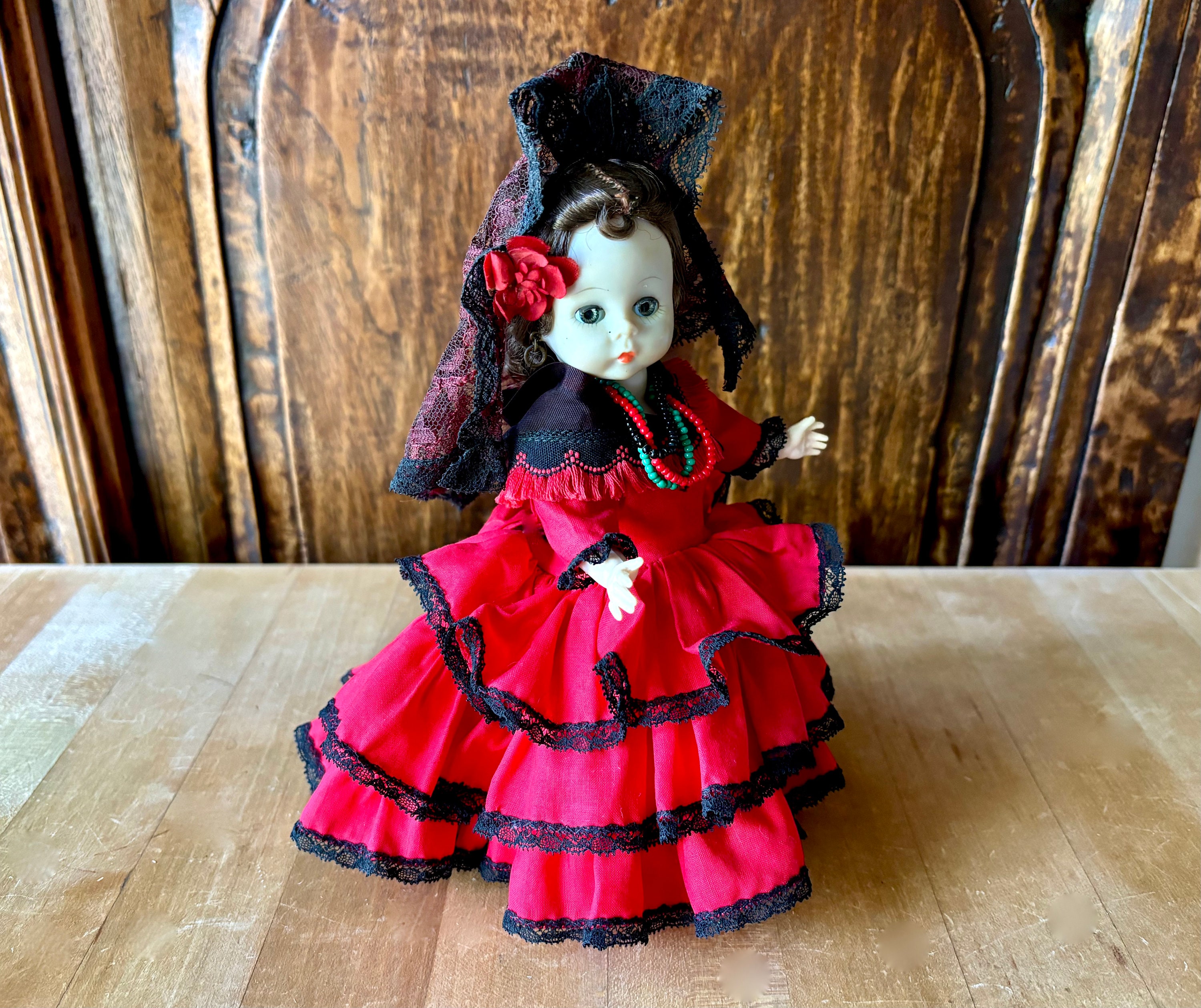 ヴィンテージMadame Alexanderドール プエルトリコ Vintage Spanish Madame Alexander Doll: Red Flamenco Dress