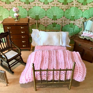 Dollhouse Miniature Traditional Bedroom furniture Set