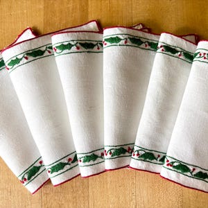 Vintage Christmas Cocktail Napkins with Holly Embroidery / Set of 6