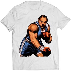 Könnte beinhalten: Ein weißes T-Shirt mit einem Aufdruck eines Boxers, der blaue und weiße Boxershorts und rote Boxhandschuhe trägt.