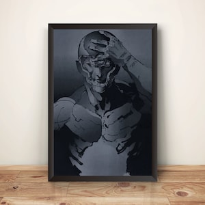 Op de afbeelding: Ingelijste kunstwerk met een grijswaarden illustratie van een mensachtige figuur. De figuur is van de borst omhoog afgebeeld, met een hand die het hoofd aanraakt. Het kunstwerk zit in een zwarte lijst en wordt getoond tegen een lichtgekleurde muur.