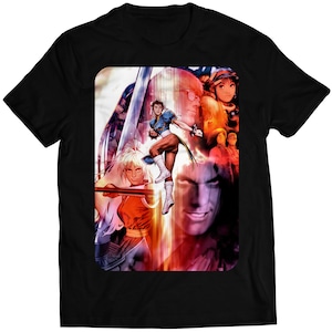Könnte beinhalten: Schwarzes T-Shirt mit einer farbenfrohen Grafik von Videospielcharakteren. Das Design zeigt eine Frau in blauem Outfit, eine Frau mit Schwert und weitere Figuren vor rotem und orangefarbenem Hintergrund.