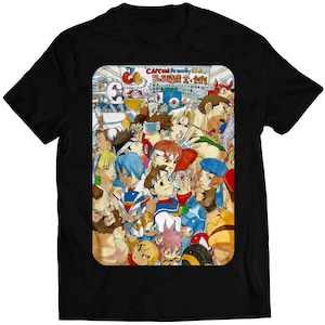 Könnte beinhalten: Schwarzes T-Shirt mit einer bunten Illustration einer Gruppe von Comicfiguren aus Capcom-Videospielen. Die Illustration umfasst Charaktere aus Street Fighter, Mega Man und anderen Capcom-Franchises. Der Text "CAPCOM Friendly Club!" befindet sich oben in der Illustration.