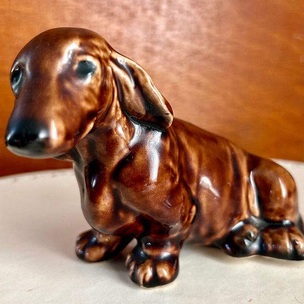 Vintage Hunter House Dachshund Red Brown Weiner Dog Doxie Figurine 5 1/2" Hardie