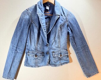 Chaqueta tipo blazer de mezclilla Cameron de VTG Silver Jeans Co., lavado medio L0071SHC308, talla M para mujer.
