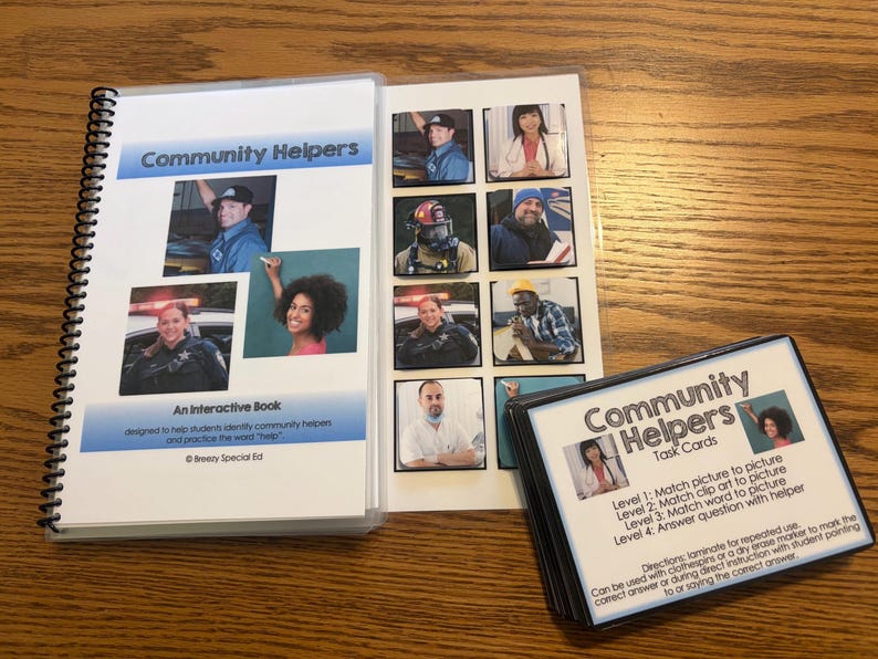 Puede incluir: Se muestra un libro interactivo y tarjetas de tareas tituladas "Community Helpers". El libro tiene una encuadernaci&oacute;n en espiral y presenta im&aacute;genes de ayudantes comunitarios. Las tarjetas de tareas ofrecen actividades de emparejamiento. El texto del libro dice: "Un libro interactivo dise&ntilde;ado para ayudar a los estudiantes a identificar a los ayudantes comunitarios y practicar la palabra 'ayuda'."