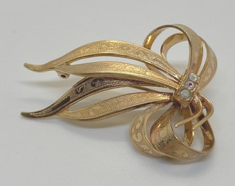 Vintage bow brooch gold colored metal, with 3 rhinestones