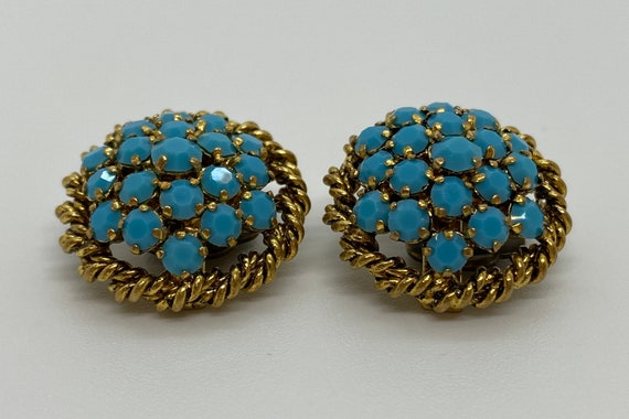 Lovely gold colored vintage clip-on earrings with… - image 1