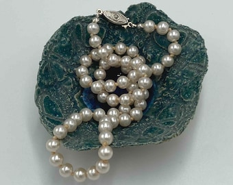 Necklace with faux white pearls, one strand