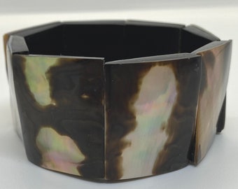 Big bracelet, preowned,  plastic and shell/mother of pearl