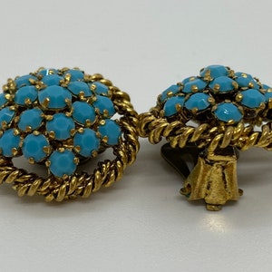 Lovely gold colored vintage clip-on earrings with blue stones image 4