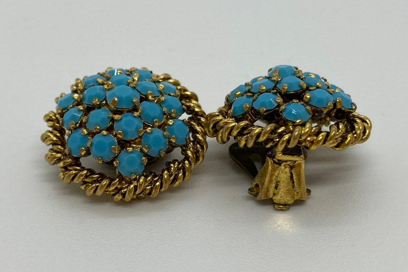 Lovely gold colored vintage clip-on earrings with blue stones image 4