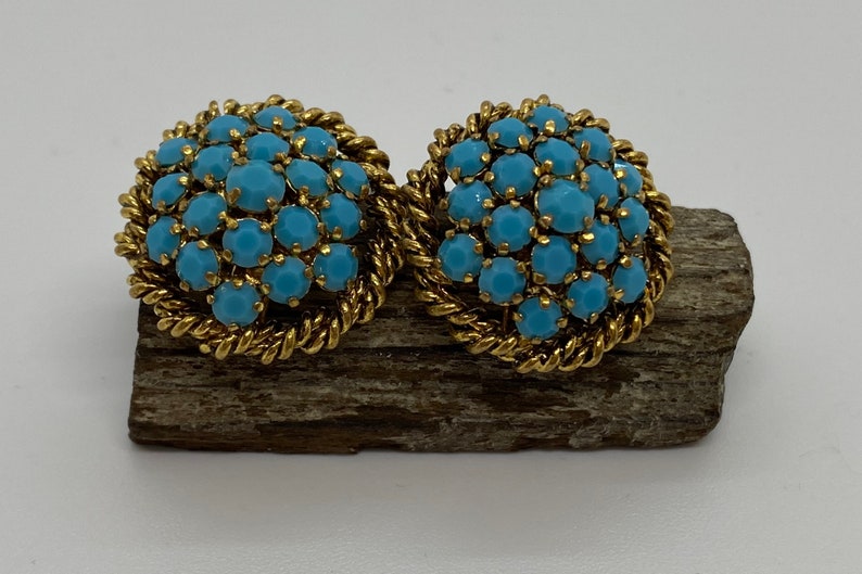 Lovely gold colored vintage clip-on earrings with blue stones image 6